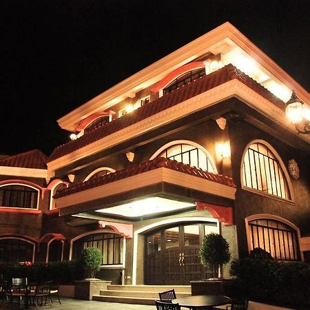 Iriga Plaza Hotel Bagian luar foto